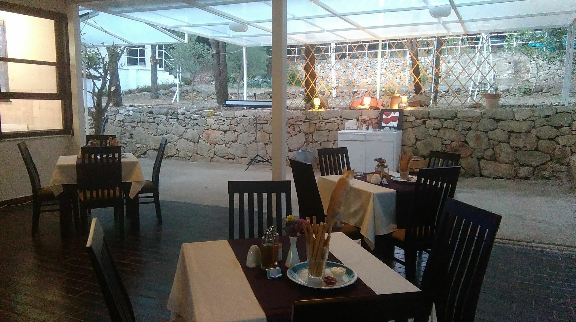 Resort Village T.N. Milna Vis Buitenkant foto